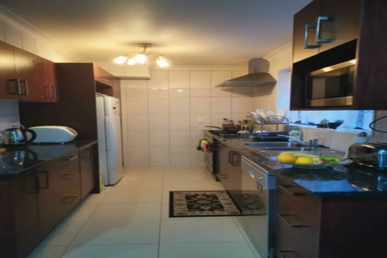 Photo of property in 13 Bangla Place, Massey, Auckland, 0614