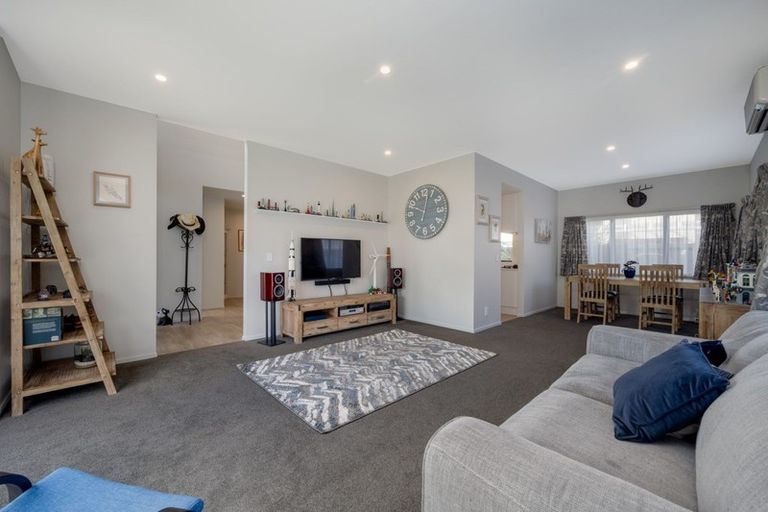 Photo of property in 118a Gracechurch Drive, Flat Bush, Auckland, 2016
