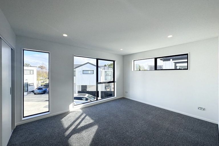 Photo of property in 3b Glennandrew Drive, Half Moon Bay, Auckland, 2012