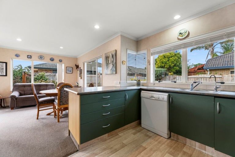 Photo of property in 70 Tuihana Drive, Papamoa Beach, Papamoa, 3118