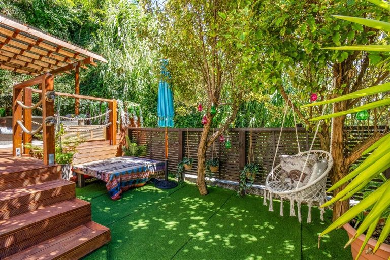 Photo of property in 124 Shakespeare Road, Bluff Hill, Napier, 4110