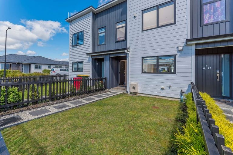 Photo of property in 4 Lumbarda Drive, Kumeu, 0810