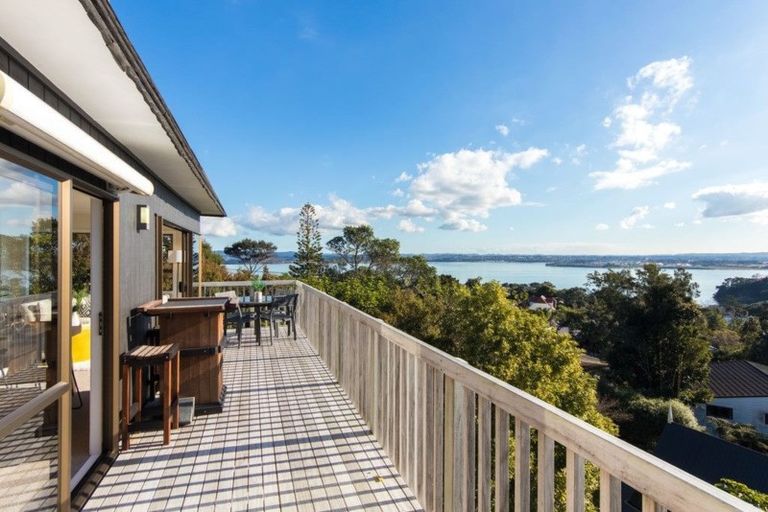 Photo of property in 53 Island Bay Road, Beach Haven, Auckland, 0626