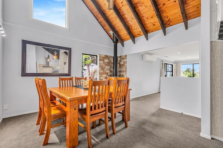 Photo of property in 11 Moffat Road, Red Beach, 0932