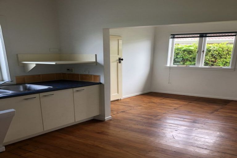 Photo of property in 2/13 Waitemata Road, Hauraki, Auckland, 0622