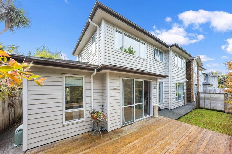 Photo of property in 1b Harrowglen Drive, Northcross, Auckland, 0632