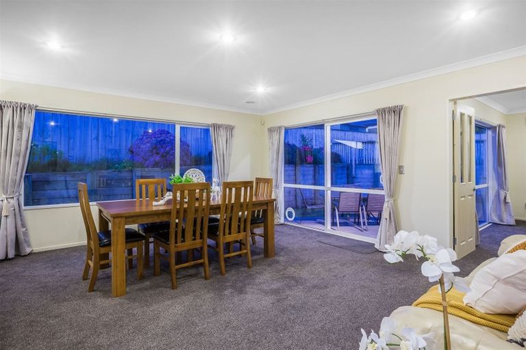 Photo of property in 3 Routeburn Avenue, Aotea, Porirua, 5024