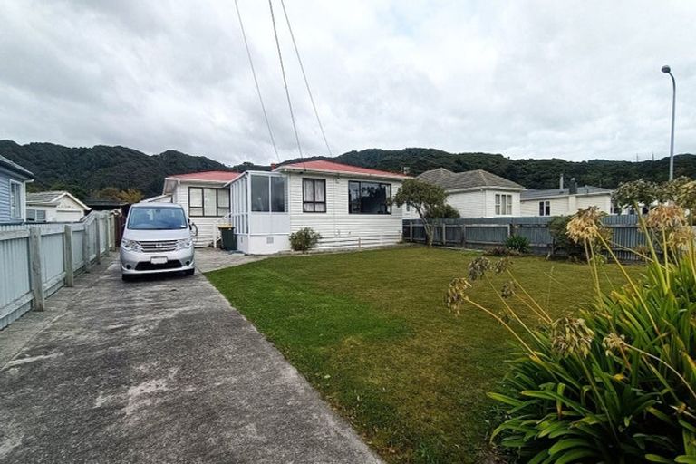 Photo of property in 73 Wainuiomata Road, Wainuiomata, Lower Hutt, 5014