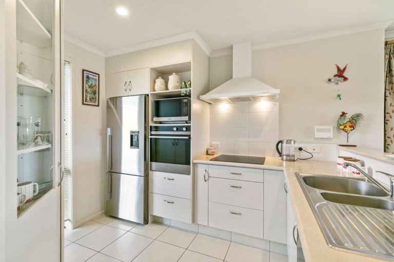 Photo of property in 56 Carrington Drive, Papamoa Beach, Papamoa, 3118