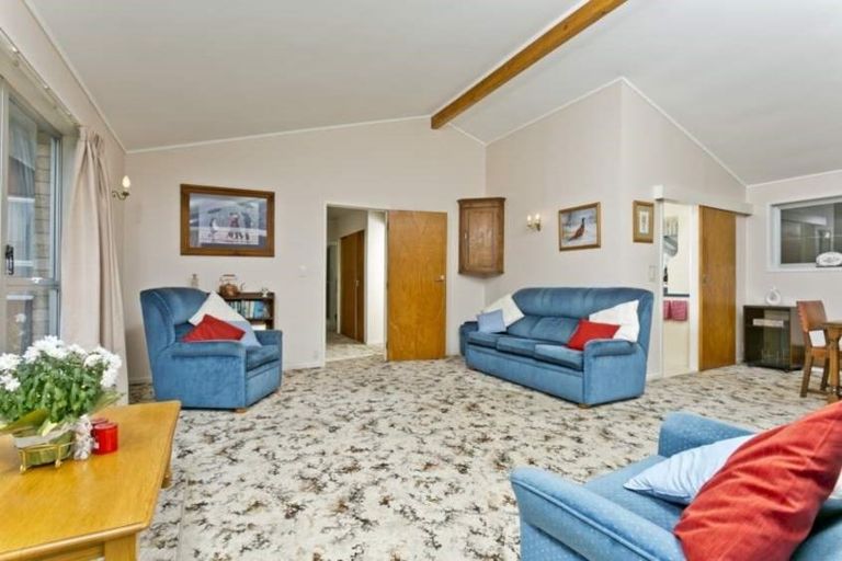 Photo of property in 36 Blakeborough Drive, Forrest Hill, Auckland, 0620