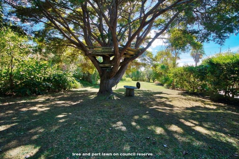 Photo of property in 45 Cornwallis Road, Cornwallis, Auckland, 0604