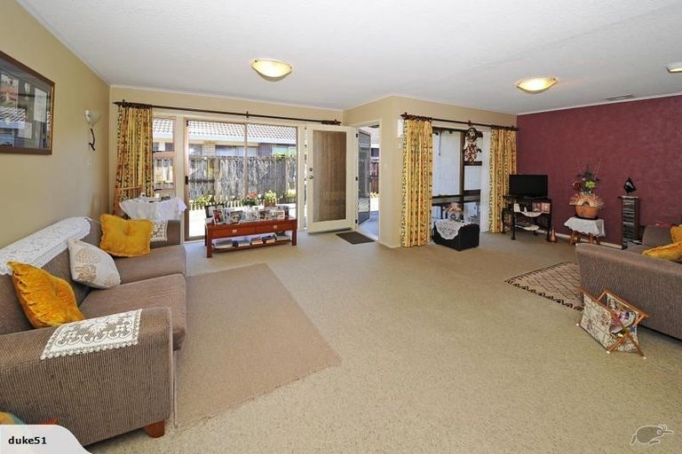 Photo of property in 2/12 Waimai Avenue, Weymouth, Auckland, 2103