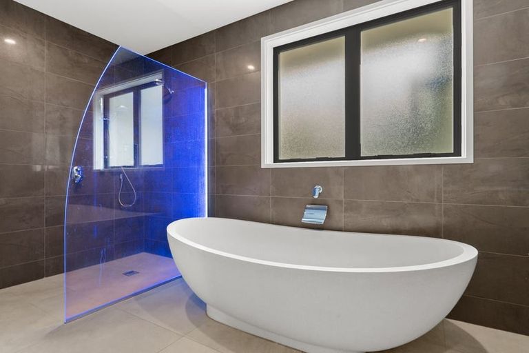 Photo of property in 2d Country Club Lane, Waiuku, 2123