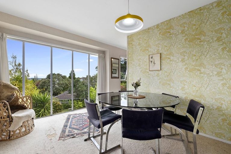 Photo of property in 72 Ravenwood Drive, Forrest Hill, Auckland, 0620