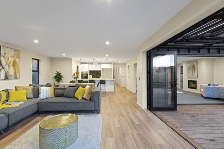 Photo of property in 24 Shepherd Road, Jacks Point, Queenstown, 9371