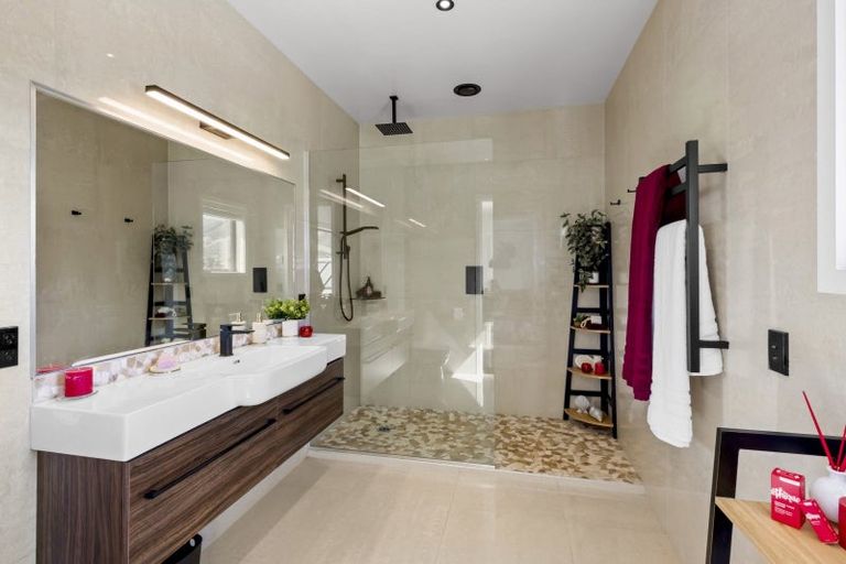 Photo of property in 1 Afton Lane, Jacks Point, Queenstown, 9371