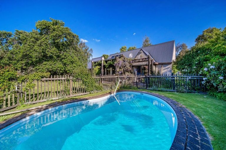 Photo of property in 11 Dunrobin Place, Avonhead, Christchurch, 8042