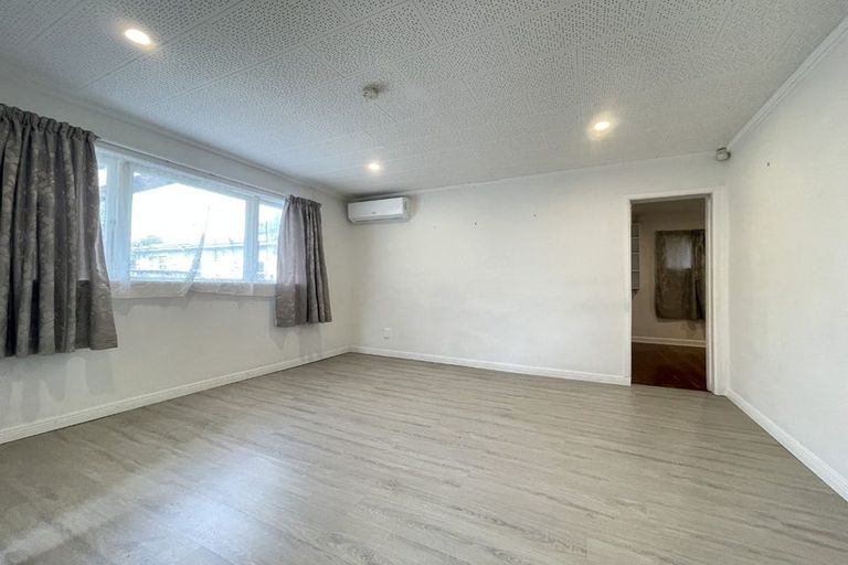 Photo of property in 37 Miro Street, New Lynn, Auckland, 0600