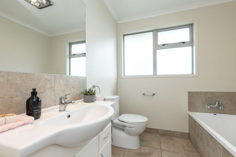 Photo of property in 3 Karoola Place, Havelock North, 4130