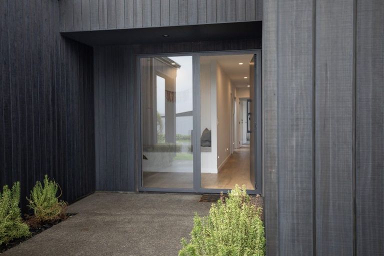 Photo of property in 18 Maataitai Road, Raglan, 3225