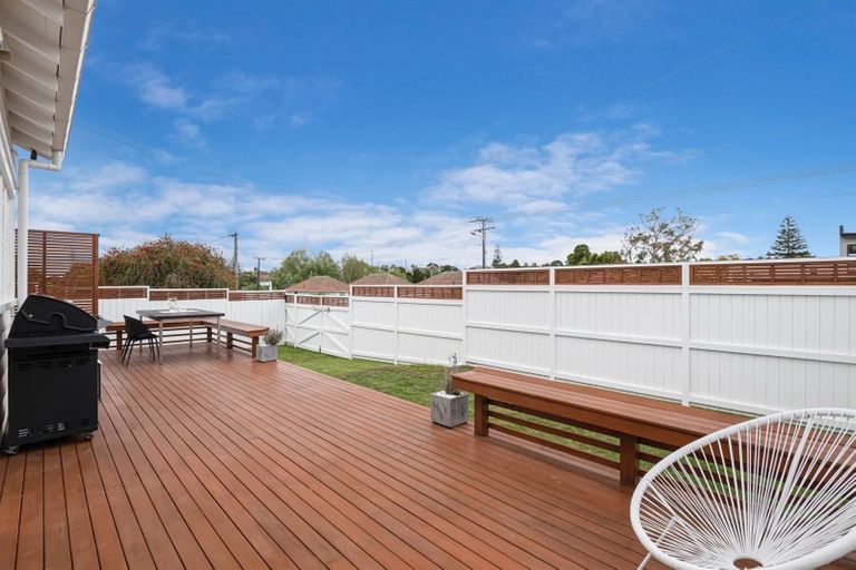 Photo of property in 1/20 Corrella Road, Belmont, Auckland, 0622