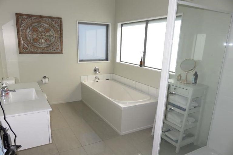 Photo of property in 30b Erlestoke Crescent, Churton Park, Wellington, 6037