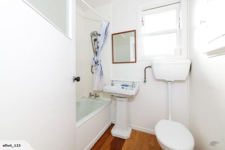 Photo of property in 12 Poto Street, Te Atatu South, Auckland, 0610