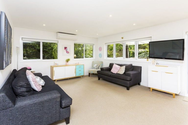 Photo of property in 73 Wyndham Road, Pinehaven, Upper Hutt, 5019