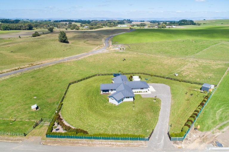 Photo of property in 467 Lees Road, Feilding, 4775