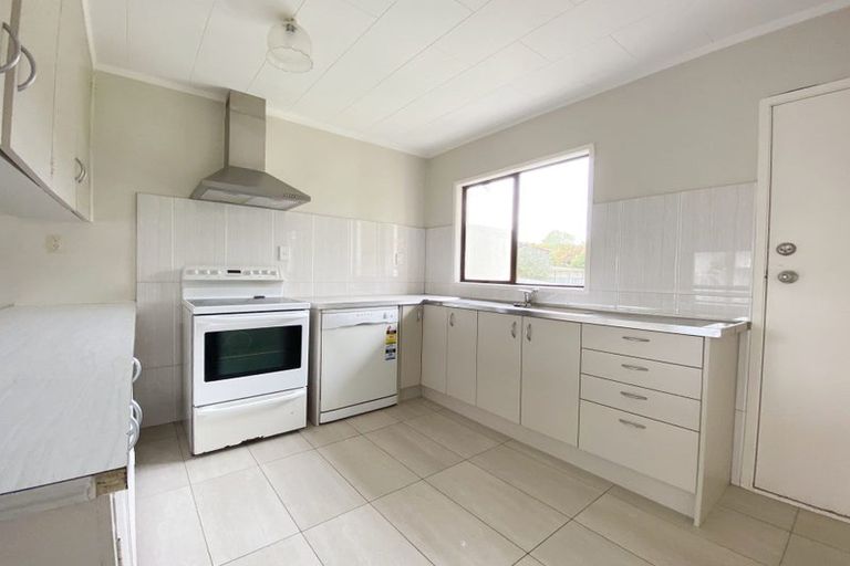 Photo of property in 2/30 Daytona Road, Henderson, Auckland, 0610