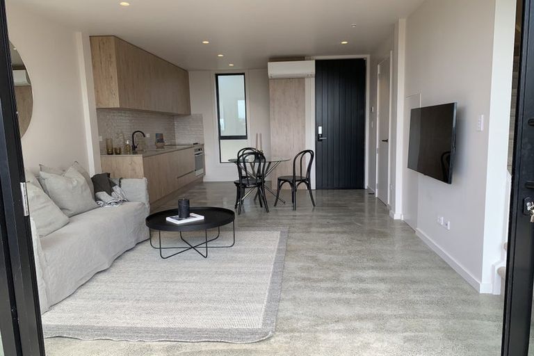 Photo of property in 1/1a Park Rise, Campbells Bay, Auckland, 0630