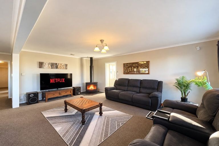 Photo of property in 17 Mortlake Street, Islington, Christchurch, 8042
