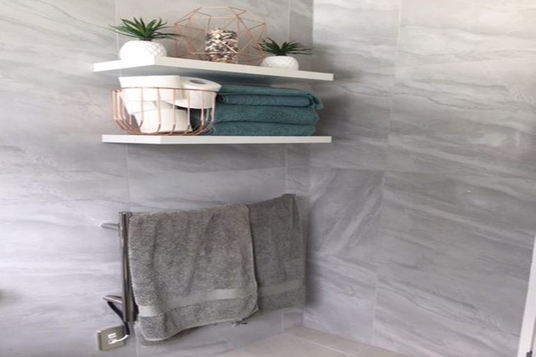 Photo of property in 12 Glendawn Place, Bayview, Auckland, 0629