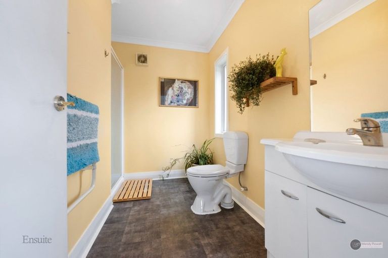 Photo of property in 5 Honeysuckle Grove, Maungaraki, Lower Hutt, 5010