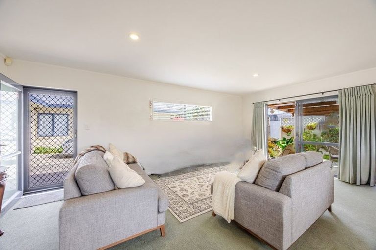 Photo of property in 1/305 Park Road South, Akina, Hastings, 4122