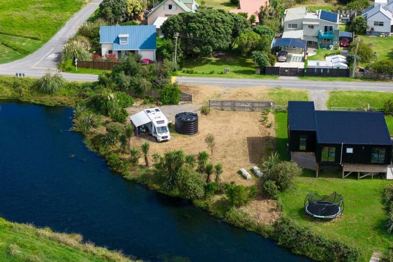 Photo of property in 44 Kapiti Lane, Otaki Beach, Otaki, 5512