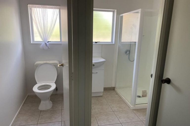 Photo of property in 28 Bellringer Road, Massey, Auckland, 0614