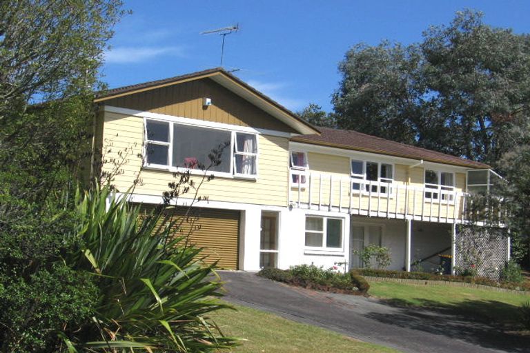 Photo of property in 1 Berne Place, Birkenhead, Auckland, 0626