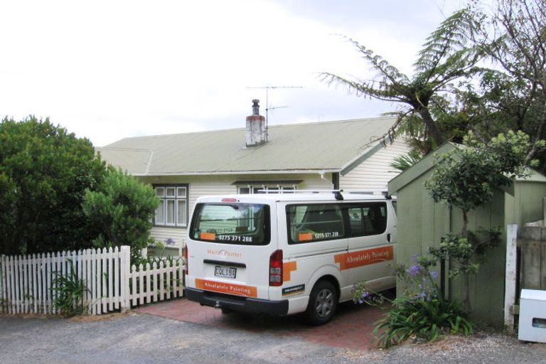 Photo of property in 2 Dee Street, Island Bay, Wellington, 6023