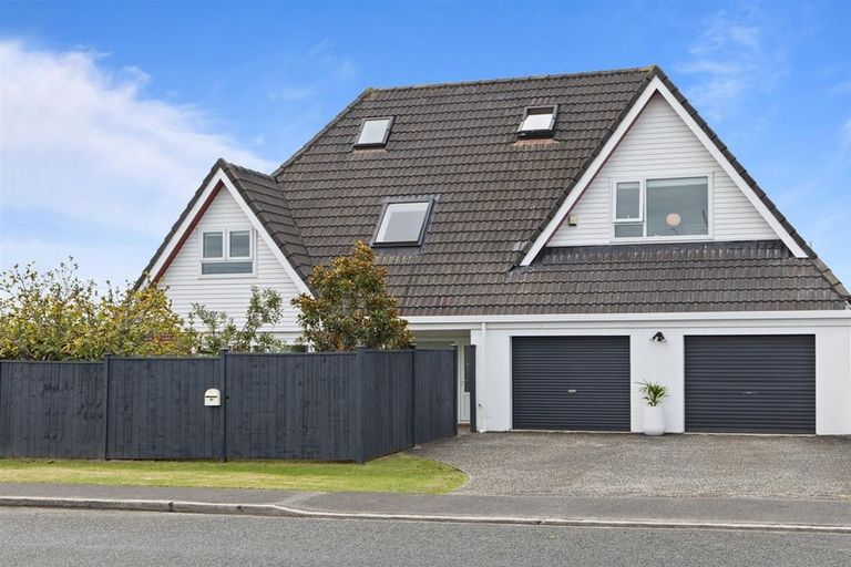 Photo of property in 2/3 County Road, Torbay, Auckland, 0630