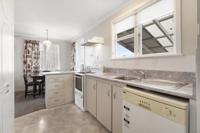 Photo of property in 9 Ellesmere Crescent, Highbury, Palmerston North, 4412