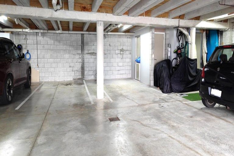 Photo of property in 365 Karaka Bay Road, Karaka Bays, Wellington, 6022