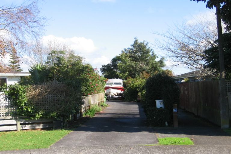 Photo of property in 16 Edgewater Grove, Orewa, 0931