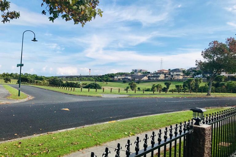 Photo of property in 66 De Havilland Drive, Goodwood Heights, Auckland, 2105