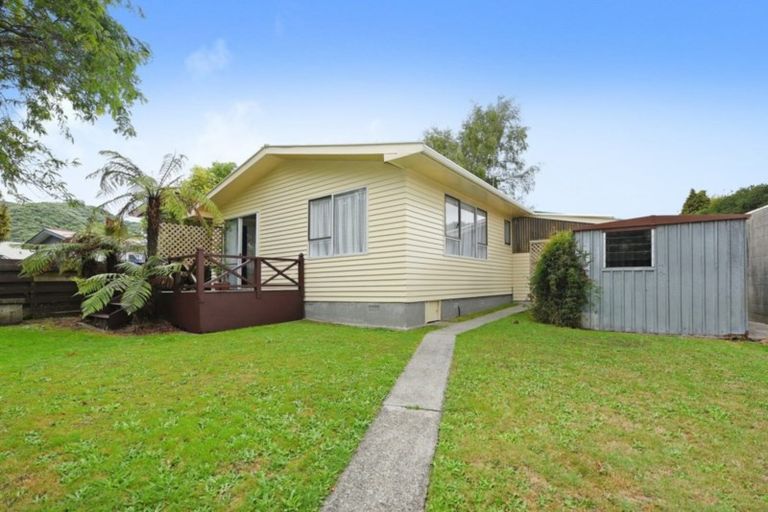 Photo of property in 3 Tacoma Drive, Totara Park, Upper Hutt, 5018