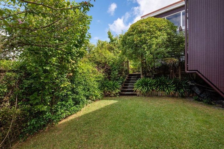 Photo of property in 8 Shearwater Rise, Rothesay Bay, Auckland, 0630