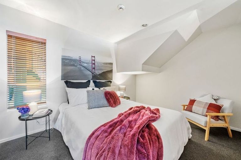 Photo of property in Metro Apartments, 12/220 Thorndon Quay, Pipitea, Wellington, 6011