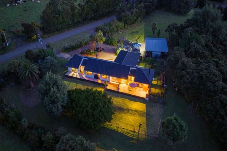 Photo of property in 158 Mcleod Road, South Head, Helensville, 0874