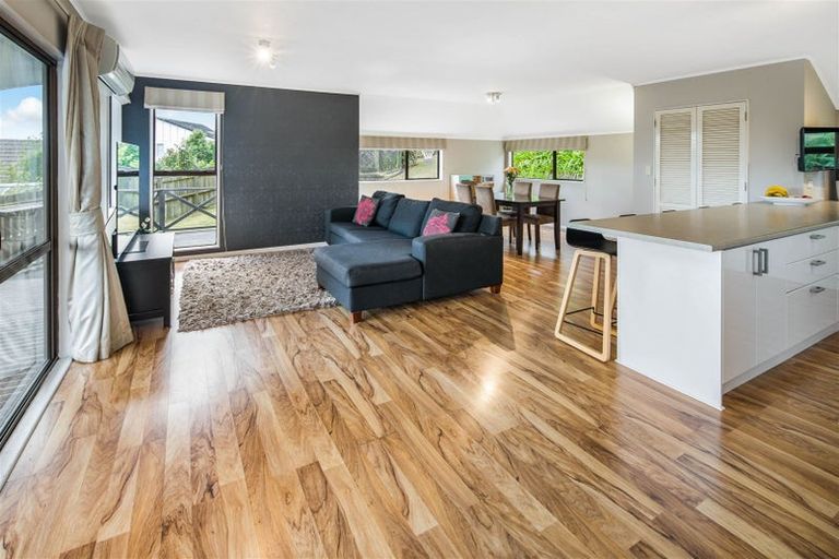 Photo of property in 140 Mark Avenue, Grenada Village, Wellington, 6037