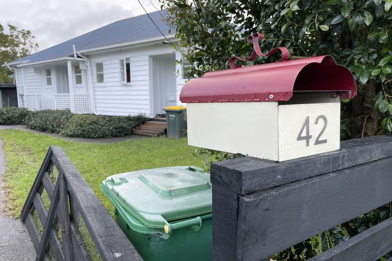 Photo of property in 42 Alice Street, Riverhead, 0820